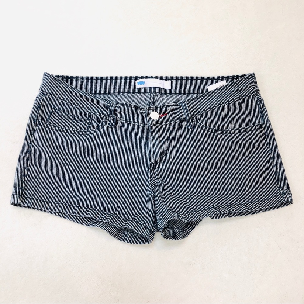 🍉 3/$15 Levi’s pinstripe Jean shorts